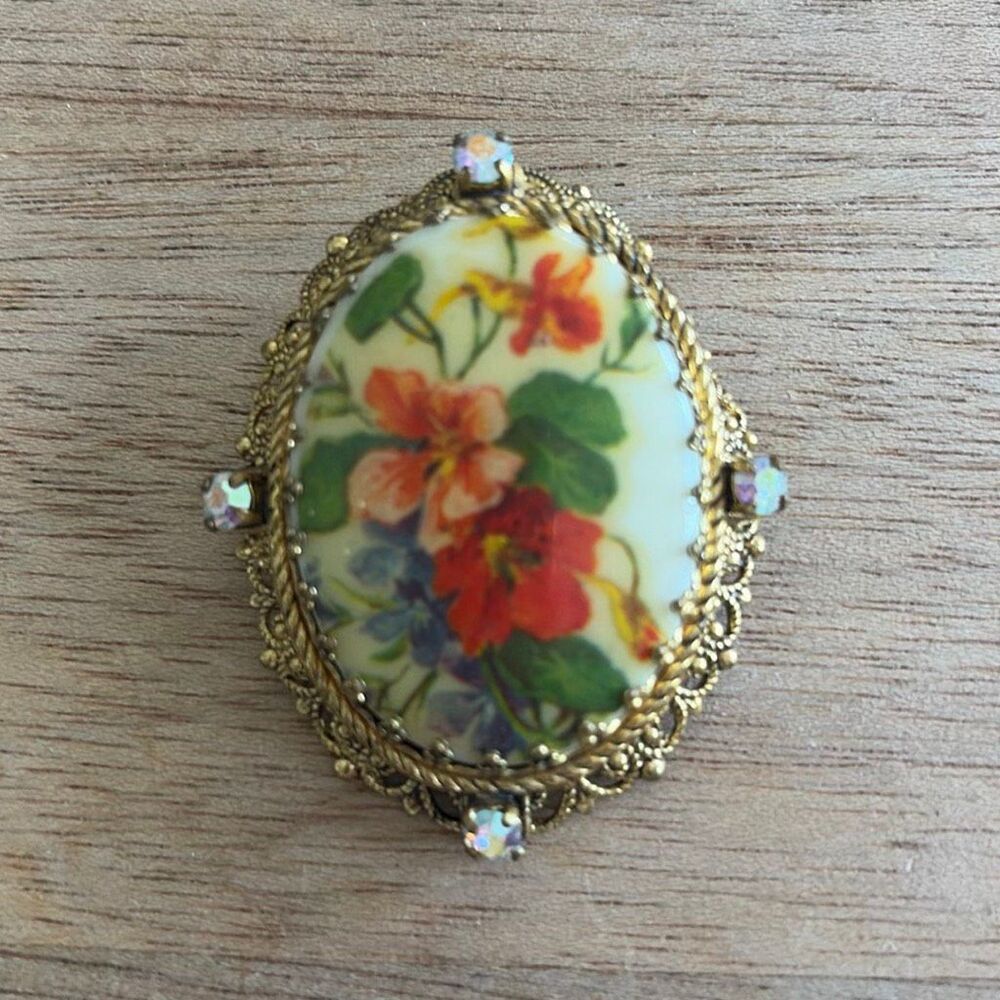 Stunning mid-century floral filigree, green gold pin brooch